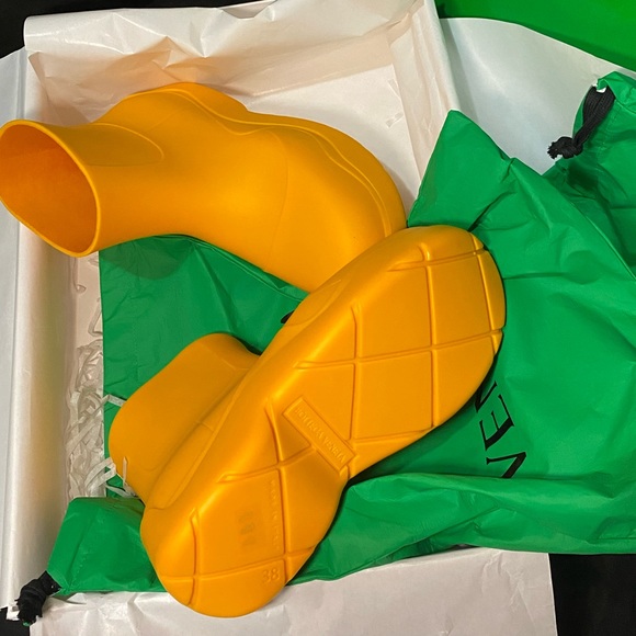 Bottega Veneta Puddle Boots - Picture 2 of 6